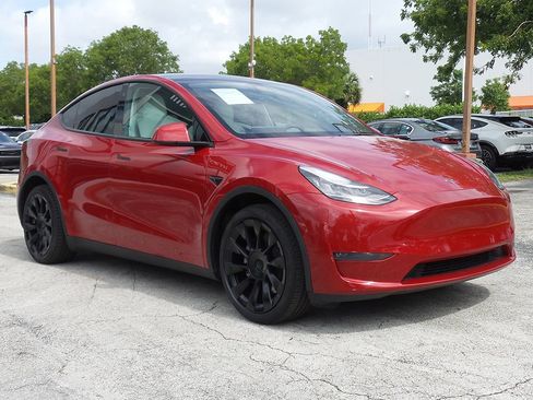 Used 2021 Tesla Model Y Long Range AWD/4WD image 2