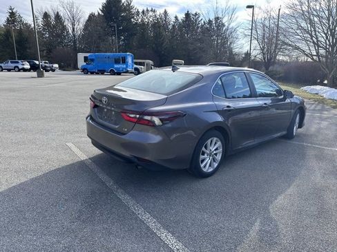 Used 2022 Toyota Camry LE image 3