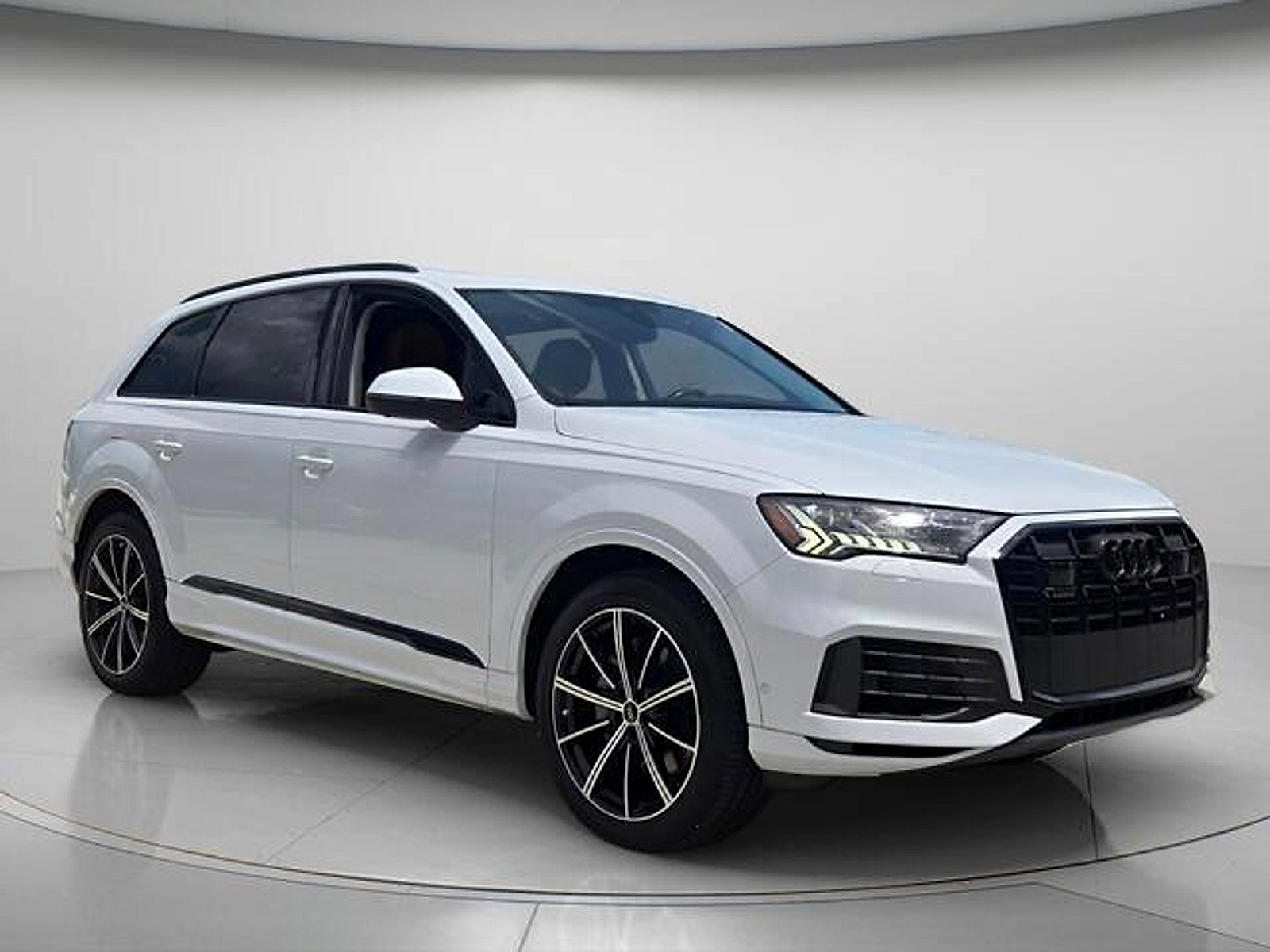 Used 2023 Audi Q7 3.0T Premium Plus w/ Premium Plus Package AWD/4WD image 8