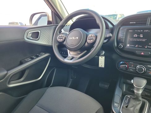 Used 2025 Kia Soul LX w/ LX Technology Package FWD image 13