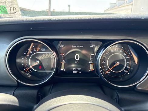 Used 2023 Jeep Gladiator Overland AWD/4WD image 15
