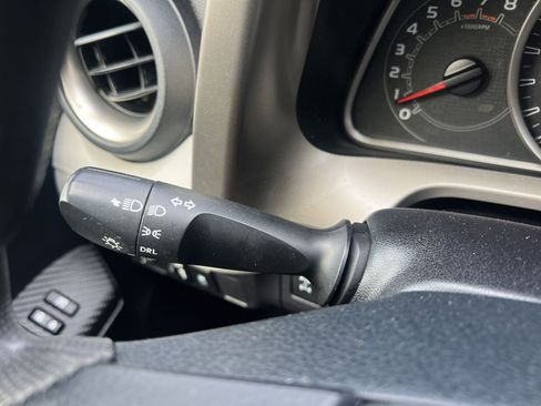 Used 2013 Toyota RAV4 LE AWD/4WD image 9