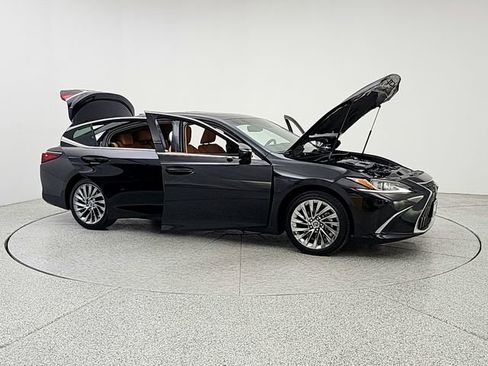 Used 2025 Lexus ES 300h w/ Accessory Package (Z2) image 10