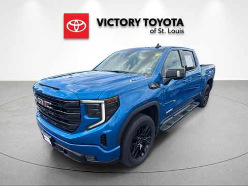Used 2022 GMC Sierra 1500 Elevation w/ Elevation Premium Package AWD/4WD image 7