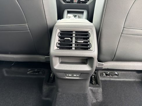 New 2026 Volkswagen Tiguan SE FWD image 21