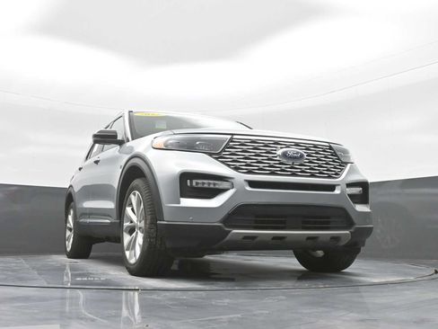 Used 2022 Ford Explorer Platinum w/ Technology Package image 33