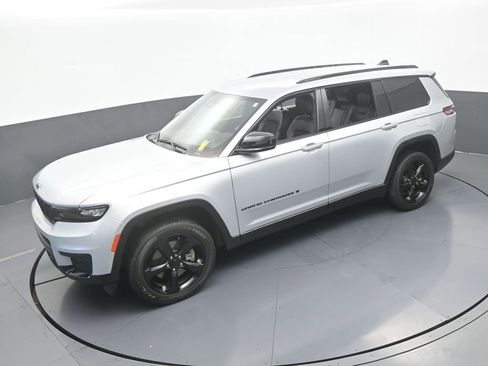 Used 2023 Jeep Grand Cherokee L Laredo RWD image 47