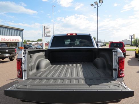 Used 2026 RAM 2500 Big Horn AWD/4WD image 7