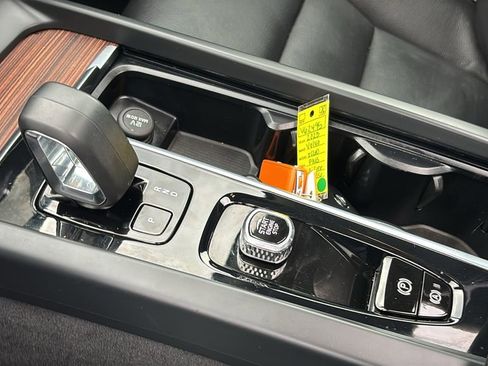 Certified 2023 Volvo XC60 B5 Plus w/ Climate Package AWD/4WD image 21