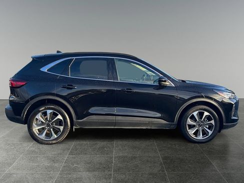 Used 2024 Ford Escape Platinum image 8