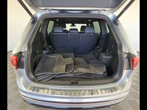 Used 2022 Volkswagen Tiguan SE R-Line image 10