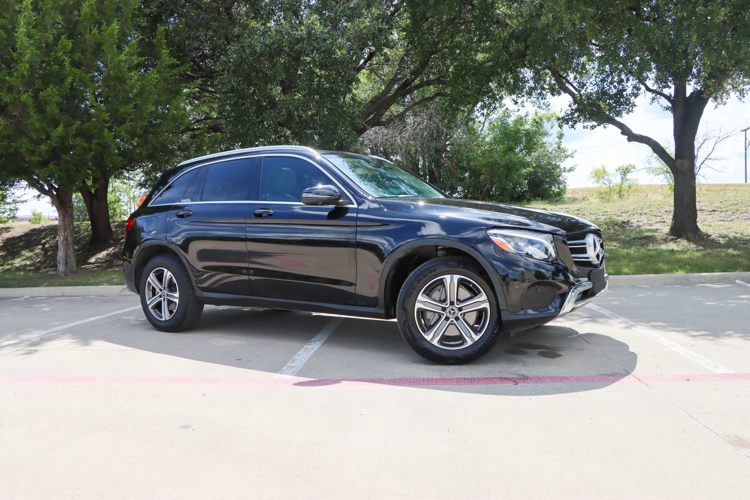 Used 2018 Mercedes-Benz GLC 300 4MATIC w/ Multimedia Package image 1