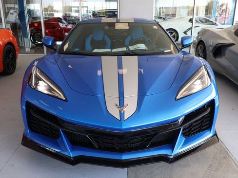Used 2025 Chevrolet Corvette Z06 w/ Chrome Exterior Badge Package RWD image 2