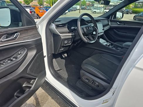 New 2026 Jeep Grand Cherokee Altitude RWD image 12