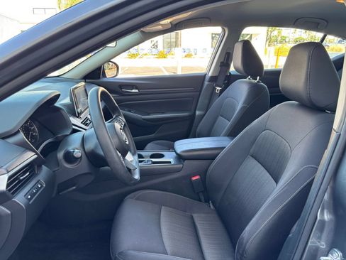 Used 2025 Nissan Altima 2.5 SV FWD image 27