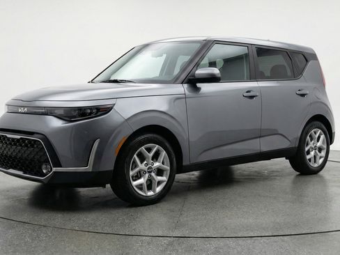 Used 2025 Kia Soul LX w/ LX Technology Package FWD image 3