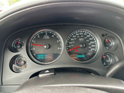 Used 2009 Chevrolet Suburban LT image 25