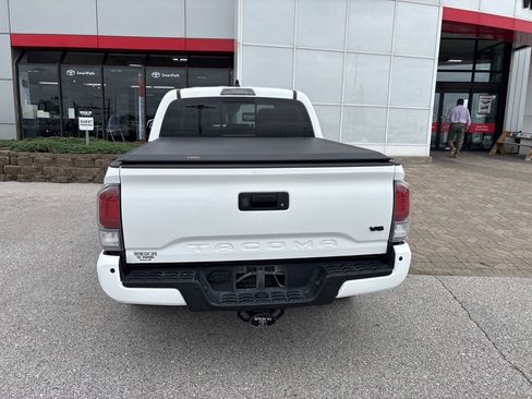 Used 2022 Toyota Tacoma TRD Sport w/ TRD Premium Sport Package AWD/4WD image 4