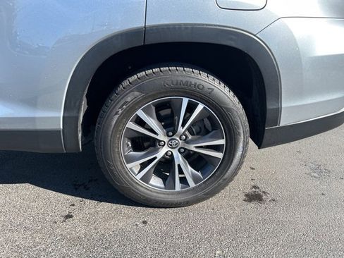 Used 2019 Toyota Highlander LE image 18