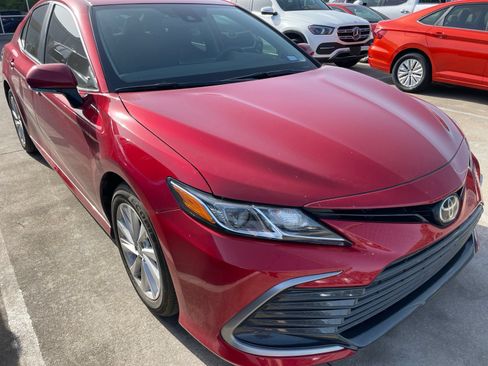 Used 2024 Toyota Camry LE w/ Convenience Package FWD image 4