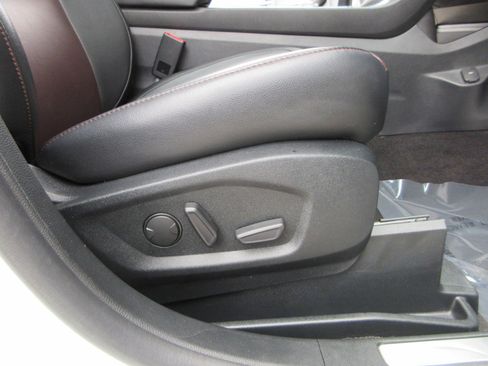 Used 2020 Ford Edge Titanium w/ Equipment Group 301A AWD/4WD image 25