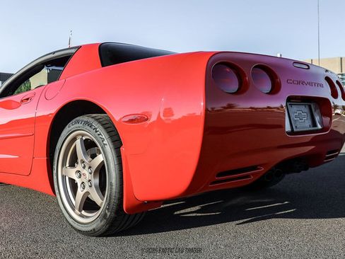 Used 2000 Chevrolet Corvette Coupe w/ Lighting Pkg RWD image 97