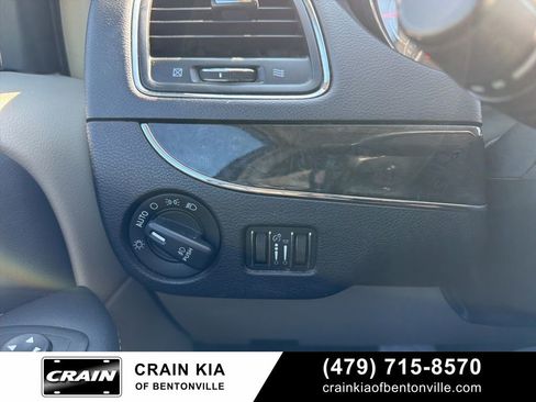 Used 2016 Chrysler Town & Country Touring image 34