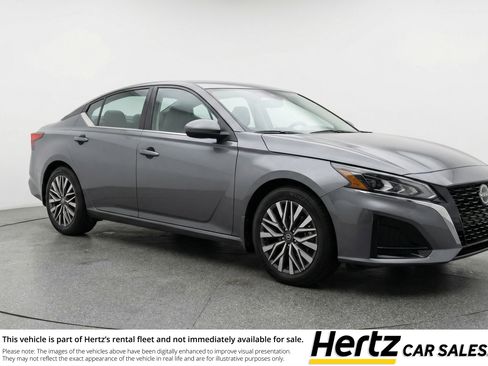 Used 2025 Nissan Altima 2.5 SV image 1
