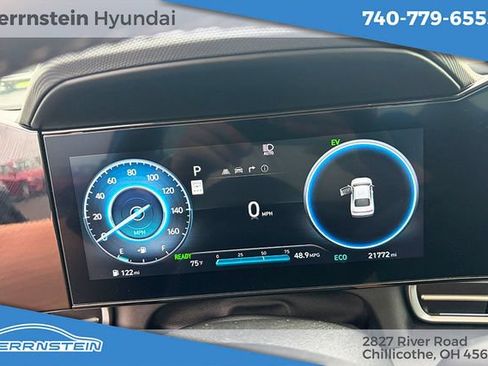Used 2025 Hyundai Elantra Limited FWD image 12