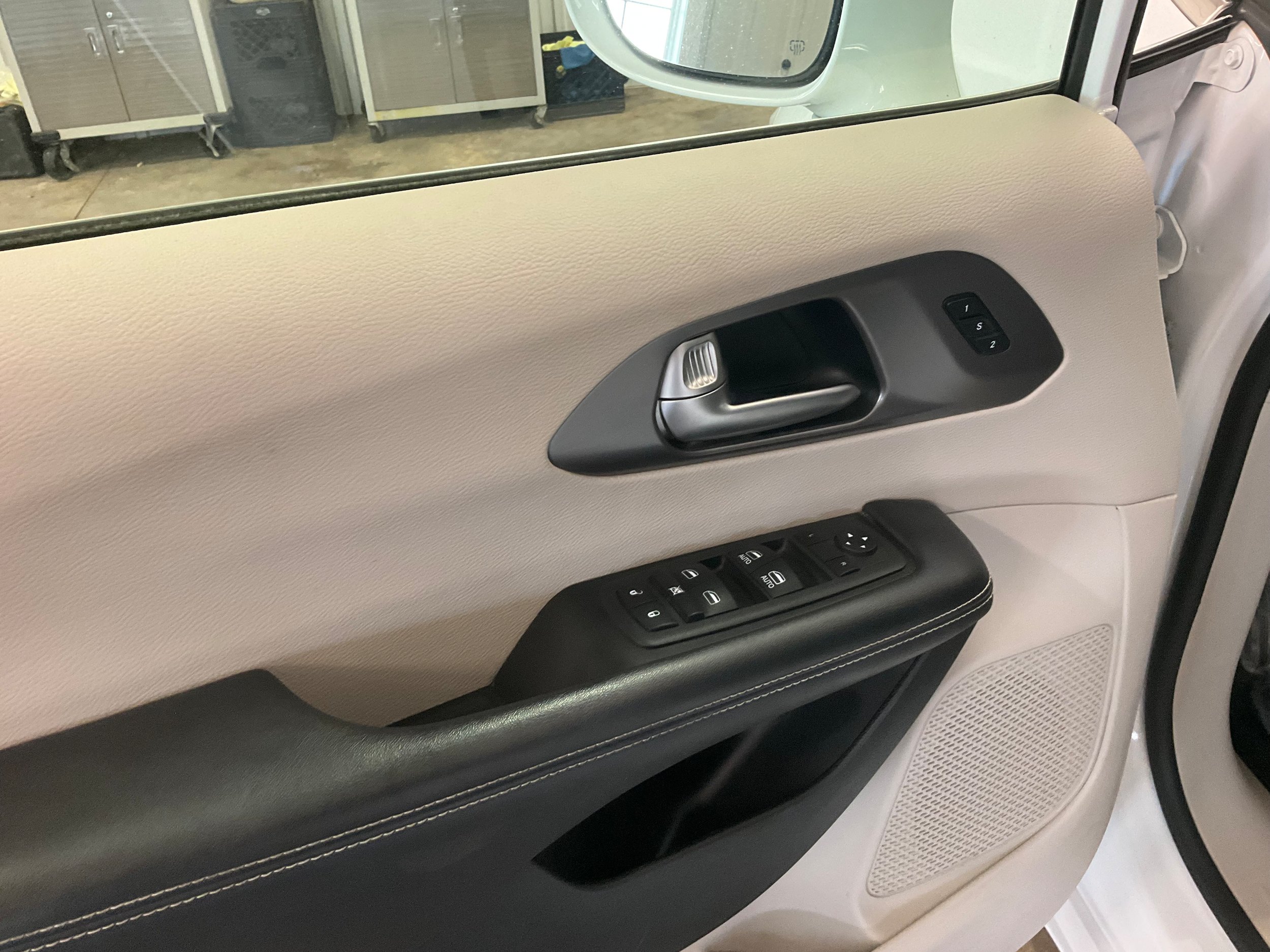 Used 2022 Chrysler Pacifica Touring-L FWD image 10