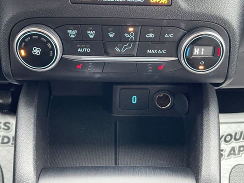 Used 2020 Ford Escape SE image 14