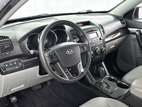 Used 2013 Kia Sorento LX image 33