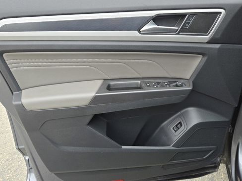 Used 2022 Volkswagen Atlas SEL R-Line image 19