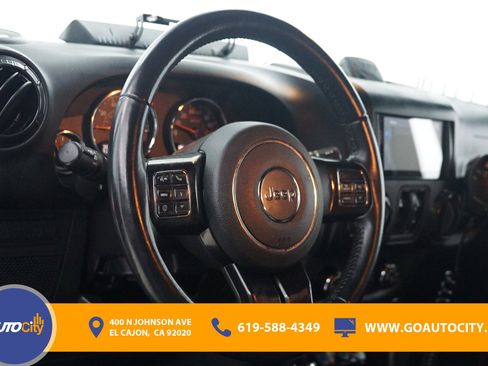 Used 2017 Jeep Wrangler Unlimited Rubicon AWD/4WD image 17