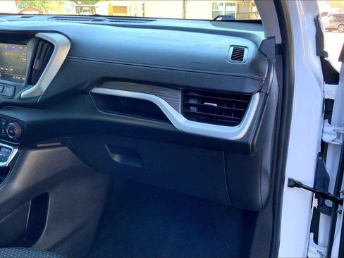 Used 2024 GMC Terrain SLE AWD/4WD image 16