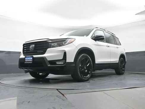 Certified 2024 Honda Passport Black Edition image 29