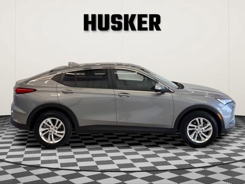 Used 2025 Buick Envista Preferred FWD image 2