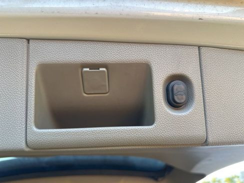 Used 2017 GMC Yukon SLT w/ Premium Edition image 11