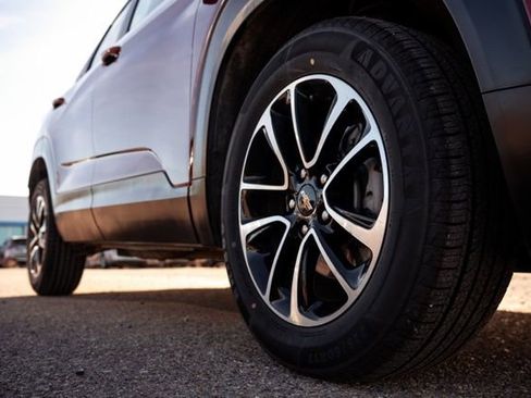 Used 2025 Chevrolet TrailBlazer LT image 14