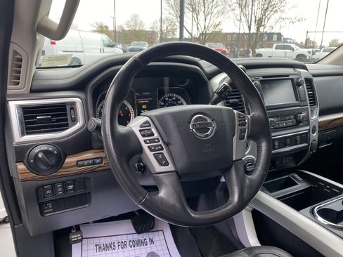 Used 2019 Nissan Titan SL w/ Chrome Package image 17