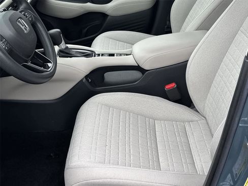 Used 2023 Honda HR-V LX image 12