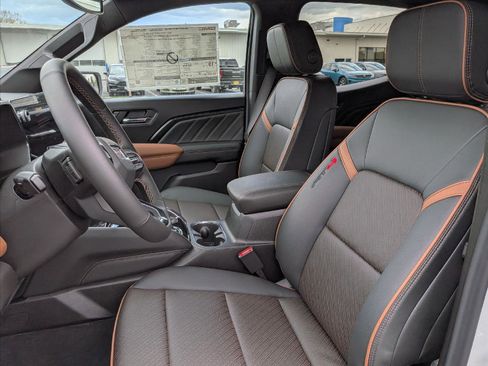 New 2026 GMC Canyon AT4 w/ Technology Plus Package AWD/4WD image 12