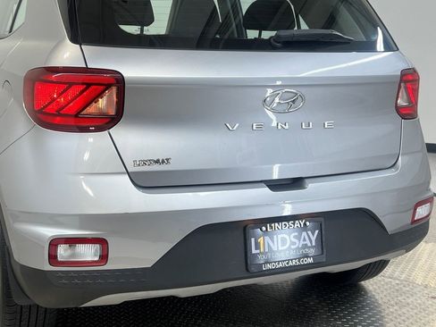 Used 2023 Hyundai Venue SEL image 8