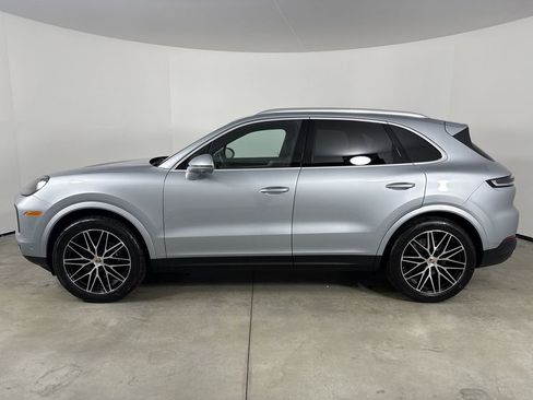 Certified 2025 Porsche Cayenne image 2