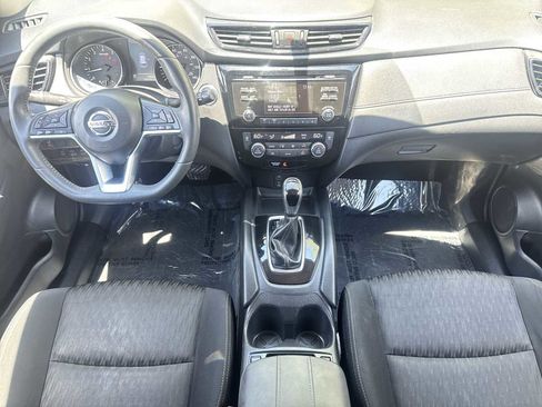 Used 2017 Nissan Rogue SV AWD/4WD image 14