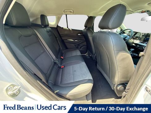 Used 2025 Chevrolet Trax LT FWD image 33