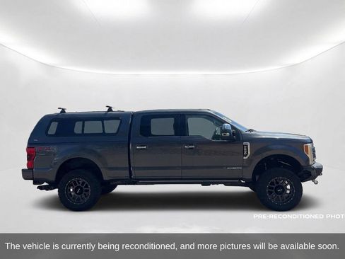 Used 2017 Ford F250 Platinum w/ Platinum Ultimate Package AWD/4WD image 4