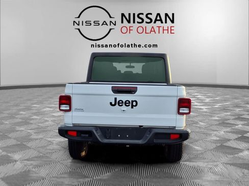 Used 2023 Jeep Gladiator Sport image 25