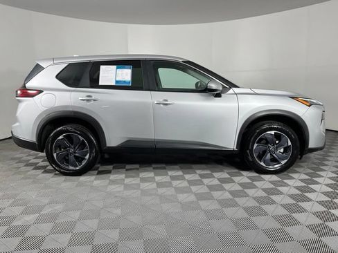 Used 2024 Nissan Rogue SV FWD image 12
