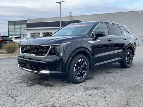 Used 2025 Kia Sorento S image 3